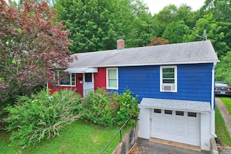 211 Pembroke Ave, Waterbury, CT 06704