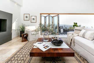 8326 Grand View Dr, Los Angeles, CA 90046