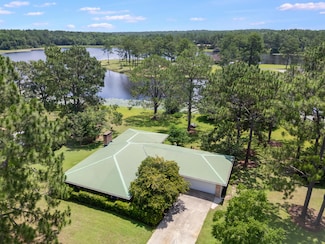 991 Pinewood Dr, Defuniak Springs, FL 32433