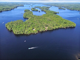 8 Horseshoe Rd, Winthrop, ME 04364