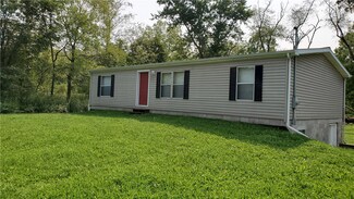 200 Cottage Ln, Evans City, PA 16033