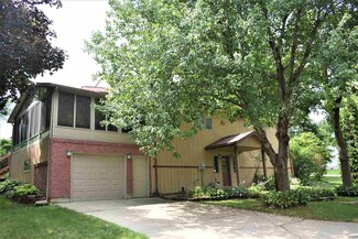 7263 Hudson Heights Dr, Hudson, IA 50643