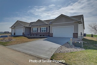 2933 Clubhouse Dr, Marion, IA 52302