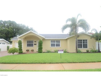 1342 10th St N, Naples, FL 34102