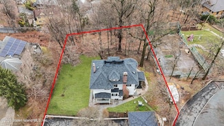 150 Douglas Rd, Staten Island, NY 10304