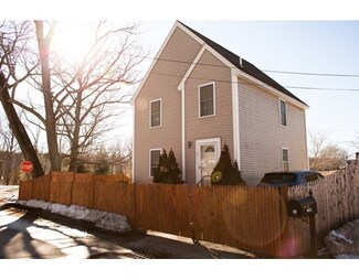2 Meadow Ave, Merrimac, MA 01860