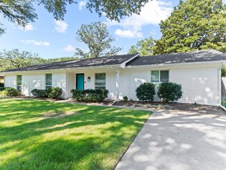 1702 Oakridge Dr, Pantego, TX 76013