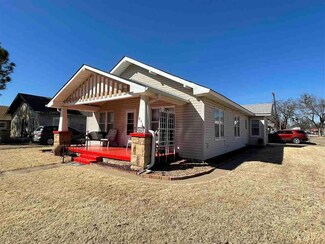 842 E 2nd St, Cushing, OK 74023