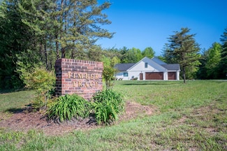 000 Carrington Dr, Mount Airy, NC 27030