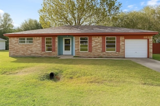 136 Campbell Rd, Winnie, TX 77665