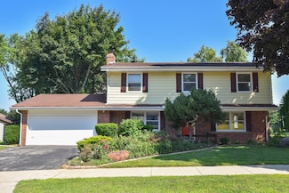 1710 Mohawk Ln, Waukesha, WI 53186