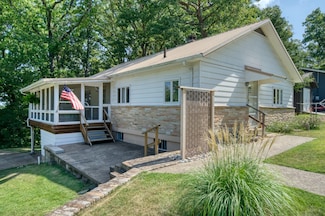 196 Jackson Ridge Rd, Eureka Springs, AR 72631