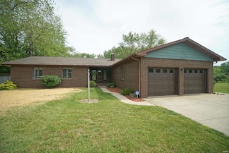 4630 E Armstrong Rd, Leesburg, IN 46538