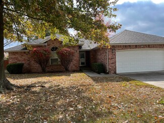 2272 W Cantebury St, Springfield, MO 65810