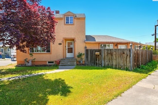 213 Jadwin Ave, Richland, WA 99352