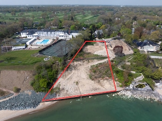 41 S Deere Park Dr, Highland Park, IL 60035
