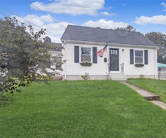 7 Herzig St, Bristol, RI 02809