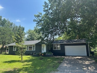 111 E 13th Place, Claremore, OK 74017