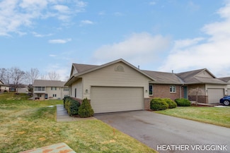 4279 Oakridge Dr NW, Grand Rapids, MI 49534