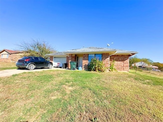1104 NW Hahn St, Kingston, OK 73439