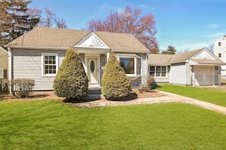 96 Providence St, Chicopee, MA 01020