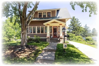 924 Brown St, Bettendorf, IA 52722