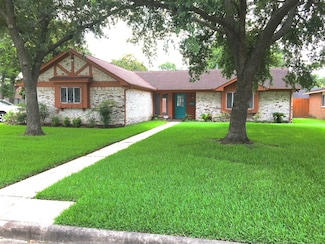 9307 Val Verde St, Houston, TX 77063