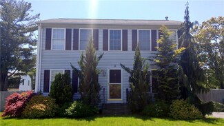 44 Holyoke Ave, Warwick, RI 02889