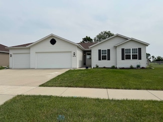 1615 Prairie Knoll Dr, Janesville, WI 53546