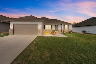 844 S Parkside Cir, Nixa, MO 65714