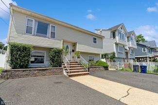 52 Atlantic St, Highlands, NJ 07732
