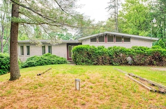 5260 Kensington Rd, Brighton, MI 48114