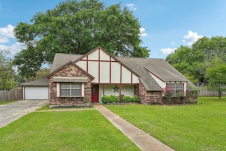 211 Beaumont Dr, Magnolia, TX 77354
