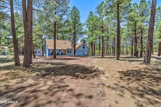 1752 N Kings Dell Dr, Parks, AZ 86018