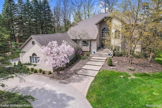 1865 Archers Pointe, Rochester Hills, MI 48306