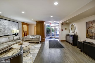 3900 Tunlaw Rd NW Unit 118, Washington, DC 20007