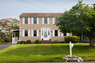 63 Botelho Dr, Portsmouth, RI 02871