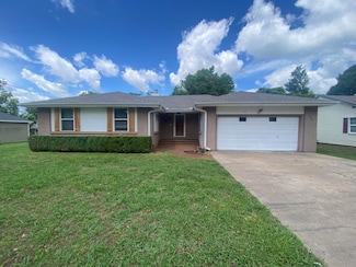 112 N Cherokee St, Grove, OK 74344