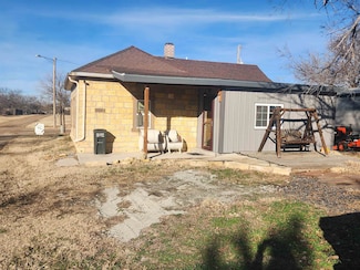 1106 Birch St, Victoria, KS 67671