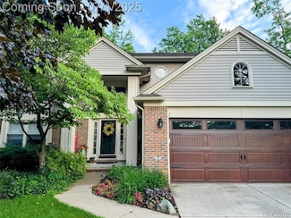 7320 Willow Oak Dr, West Bloomfield, MI 48324