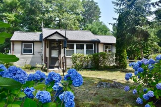 55 Algonquin St, Wareham, MA 02532