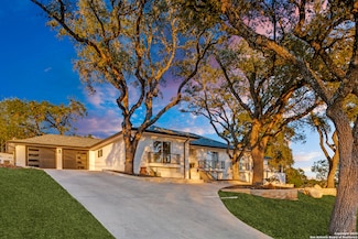 311 E Woodlake Dr, San Antonio, TX 78229