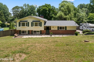 111 Mohawk Rd, Oak Ridge, TN 37830