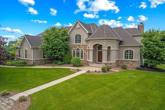 1252 Mary Hill Cir, Hartland, WI 53029
