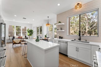 397 S San Vicente Ln Unit 31, Anaheim, CA 92807