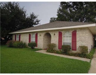 330 Ormond Village Dr, Destrehan, LA 70047
