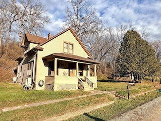 118 Quandahl Rd, Decorah, IA 52101