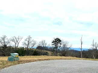 12 E Woodland Ct, Lafollette, TN 37766