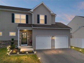 935 Graystone Cir, Northampton, PA 18067
