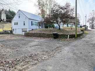 1260 Robinhood Rd, Greeneville, TN 37745